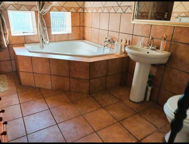 4 BEDROOM HOUSE FOR SALE IN PARKRAND